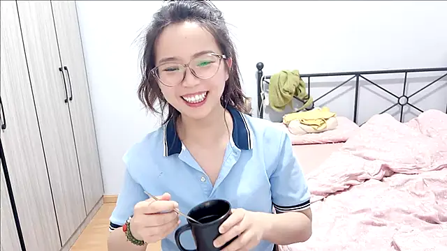 Hmm 0303 online show from May 8, 4:56 pm