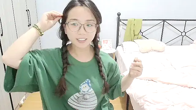 Hmm 0303 online show from May 22, 4:12 pm