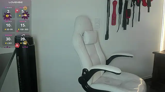 Snapshot of _brianna11 chatting on November 6, 1:01 pm brianna11 online show from November 6, 1:01 pm