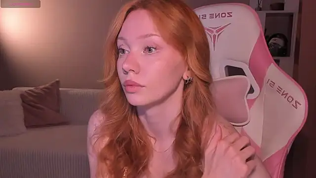 Snapshot of Elisahsthetics chatting on July 19, 7:50 pm Elisahsthetics online show from July 19, 7:50 pm