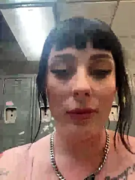 Snapshot of LoveDovexxx chatting on January 6, 4:16 am LoveDovexxx online show from January 6, 4:16 am