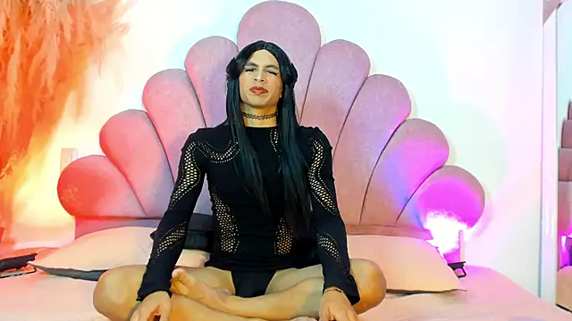 Dominique Rae online show from December 16, 2:44 pm