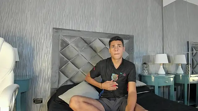 Snapshot of Dominic_Burk chatting on November 7, 7:36 pm Dominic Burk online show from November 7, 7:36 pm