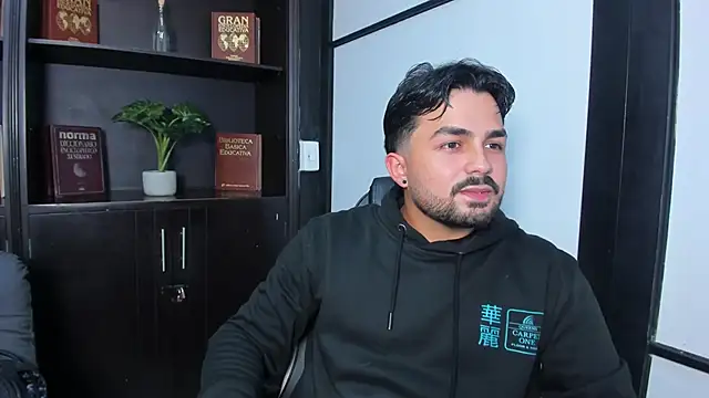 Snapshot of JonnSnow_ chatting on November 7, 4:01 am JonnSnow online show from November 7, 4:01 am