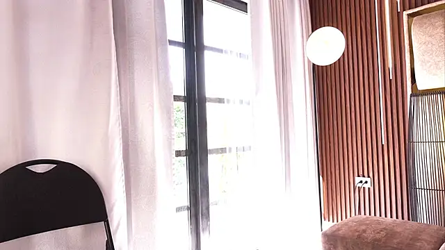Snapshot of alicia_xoxo chatting on May 15, 1:40 pm alicia xoxo online show from May 15, 1:40 pm