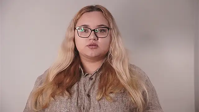 Snapshot of JoliePimpare chatting on November 8, 9:20 am JoliePimpare online show from November 8, 9:20 am