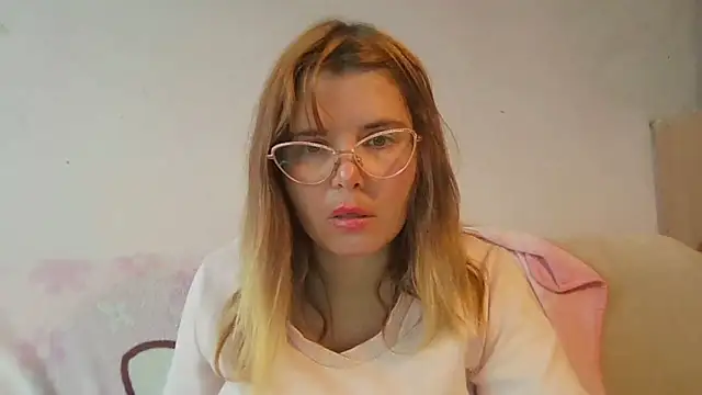 HornyElena online show from December 2, 1:17 pm