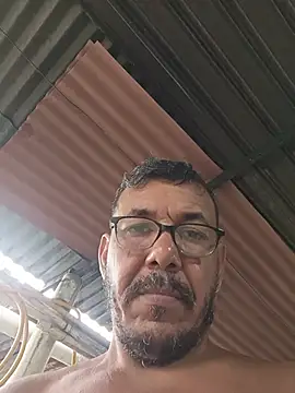 Snapshot of bruno_324278 chatting on August 3, 10:35 pm bruno 324278 online show from August 3, 10:35 pm