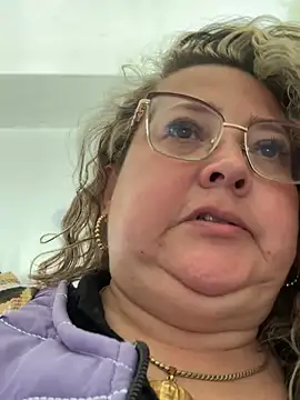 CurvyRosse  online show from March 13, 7:42 pm