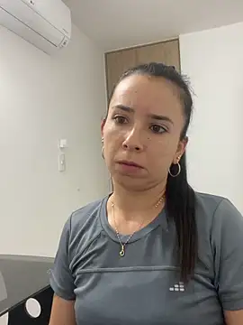 Snapshot of Vicky_ro chatting on November 16, 11:32 pm Vicky ro online show from November 16, 11:32 pm