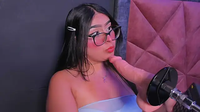 Snapshot of Amy_whittee chatting on May 22, 3:46 am Amy whittee online show from May 22, 3:46 am