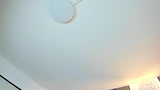 coral rosse  online show from November 18, 1:04 pm