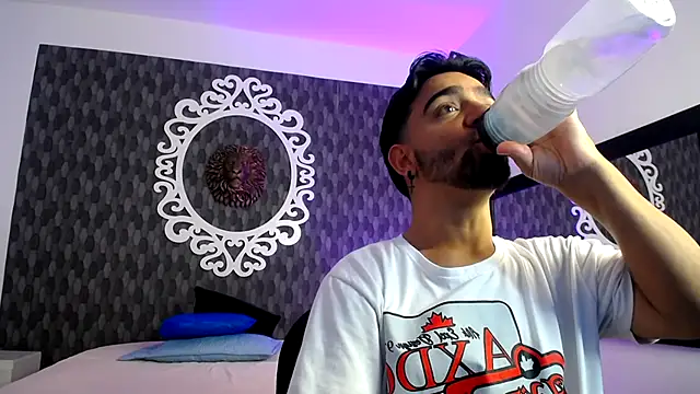 Snapshot of Dereck_Jhonsonn chatting on November 10, 8:08 pm Dereck Jhonsonn online show from November 10, 8:08 pm