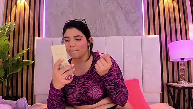 Carlotta de velour online show from April 28, 12:09 am