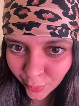 candicewest  online show from March 5, 4:03 pm