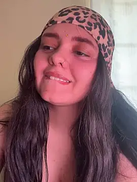 Snapshot of candicewest_ chatting on April 3, 6:17 pm candicewest online show from April 3, 6:17 pm