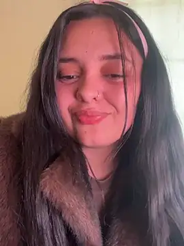 Snapshot of candicewest_ chatting on April 4, 6:16 pm candicewest online show from April 4, 6:16 pm