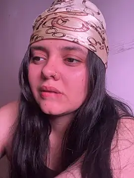 Snapshot of candicewest_ chatting on April 15, 11:27 pm candicewest online show from April 15, 11:27 pm