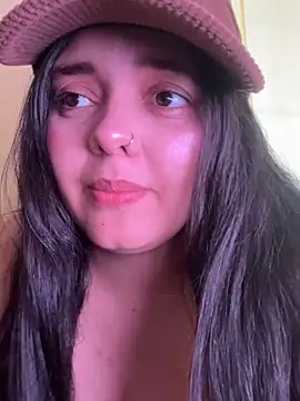 Snapshot of candicewest_ chatting on May 15, 4:14 pm candicewest online show from May 15, 4:14 pm
