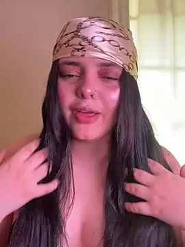 Snapshot of candicewest_ chatting on May 16, 4:17 pm candicewest online show from May 16, 4:17 pm