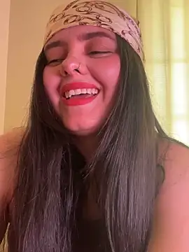 Snapshot of candicewest_ chatting on May 26, 6:37 pm candicewest online show from May 26, 6:37 pm