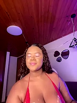 Snapshot of Antonella_boobss chatting on November 6, 3:29 am Antonella boobss online show from November 6, 3:29 am