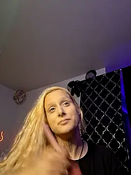 Snapshot of GemmaJustice1127 chatting on July 14, 4:13 pm GemmaJustice1127 online show from July 14, 4:13 pm