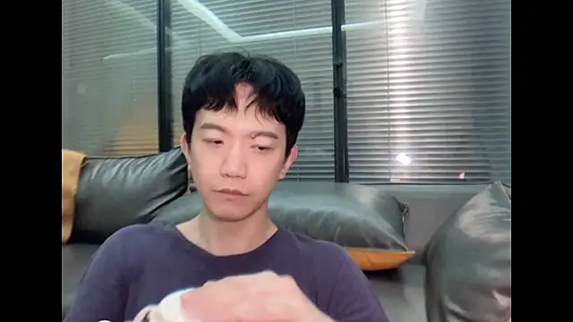 Snapshot of CouplingCry chatting on December 4, 2:04 pm CouplingCry online show from December 4, 2:04 pm