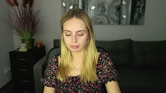 Snapshot of Tina_Jonesi chatting on November 8, 6:35 am Tina Jonesi online show from November 8, 6:35 am