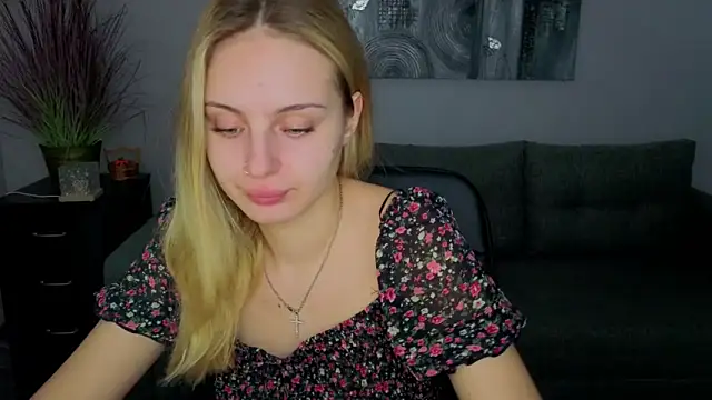 Snapshot of Tina_Jonesi chatting on November 10, 12:37 pm Tina Jonesi online show from November 10, 12:37 pm