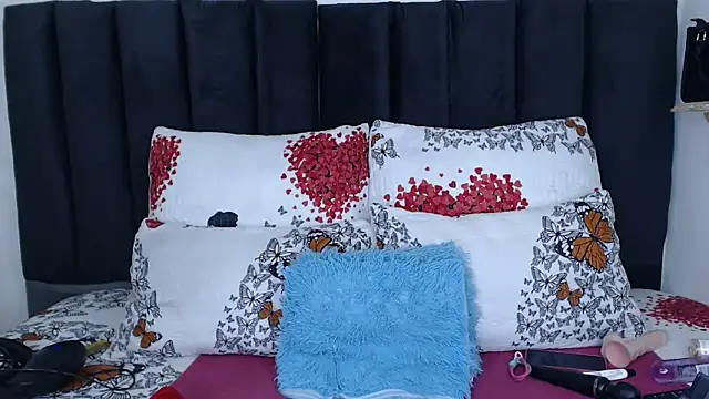 Snapshot of Miss-Berries chatting on June 5, 9:53 pm Miss-Berries online show from June 5, 9:53 pm