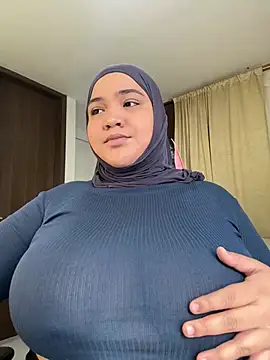 Snapshot of sweetmuslim01 chatting on May 29, 8:29 pm sweetmuslim01 online show from May 29, 8:29 pm
