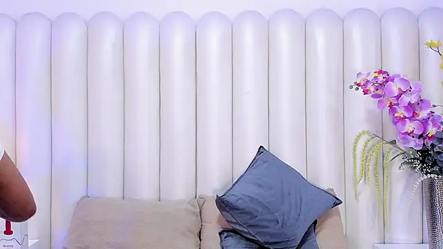 BrendaFernandez  online show from February 17, 1:51 pm