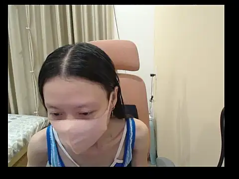 Snapshot of Lil-Cherries chatting on May 5, 11:07 am Lil-Cherries online show from May 5, 11:07 am