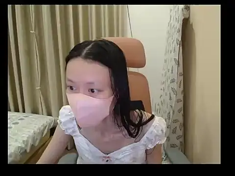 Snapshot of Lil-Cherries chatting on June 12, 11:20 am Lil-Cherries online show from June 12, 11:20 am