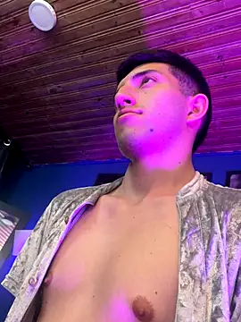 Snapshot of Un_Sluttyy chatting on November 8, 12:22 am Un Sluttyy online show from November 8, 12:22 am