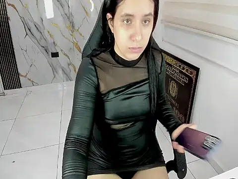Snapshot of queen_findom1 chatting on May 10, 5:23 am queen findom1 online show from May 10, 5:23 am