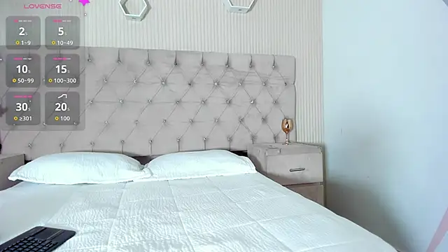 Snapshot of ZarinaWynne chatting on May 11, 1:39 pm ZarinaWynne online show from May 11, 1:39 pm