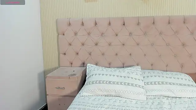 Snapshot of ZarinaWynne chatting on July 9, 3:05 pm ZarinaWynne online show from July 9, 3:05 pm