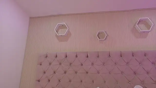 Snapshot of ZarinaWynne chatting on July 17, 1:51 pm ZarinaWynne online show from July 17, 1:51 pm