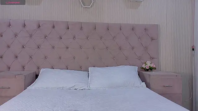 Snapshot of ZarinaWynne chatting on July 21, 1:24 pm ZarinaWynne online show from July 21, 1:24 pm