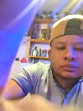 themorenofit08 online show from May 1, 12:37 am