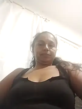 Snapshot of _Lizeth_ chatting on April 8, 4:45 am Lizeth online show from April 8, 4:45 am