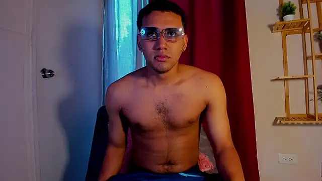 Snapshot of ryan_williams23 chatting on November 11, 12:05 pm ryan williams23 online show from November 11, 12:05 pm