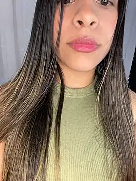 Snapshot of Lys_rose chatting on November 18, 6:29 am Lys rose online show from November 18, 6:29 am