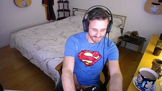 Snapshot of skatejocke chatting on November 15, 8:27 pm skatejocke online show from November 15, 8:27 pm