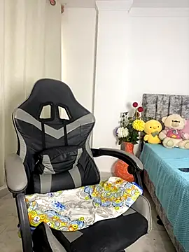  emiily pink online show from November 11, 1:00 pm