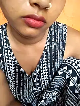 Snapshot of Sexy_Divya__ chatting on June 11, 1:49 am Sexy Divya online show from June 11, 1:49 am