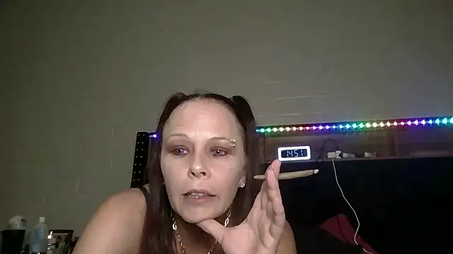 nikkibae33 online show from June 15, 9:50 pm
