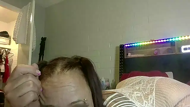 nikkibae33 online show from June 17, 1:45 pm